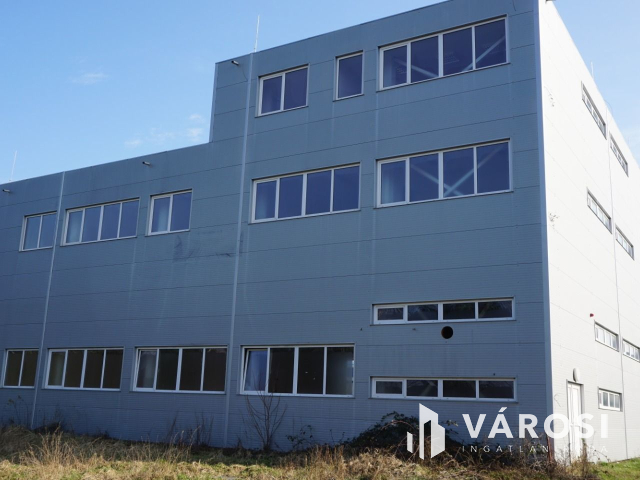 Közel 1000 nm-s ipari csarnok Nagykanizsán