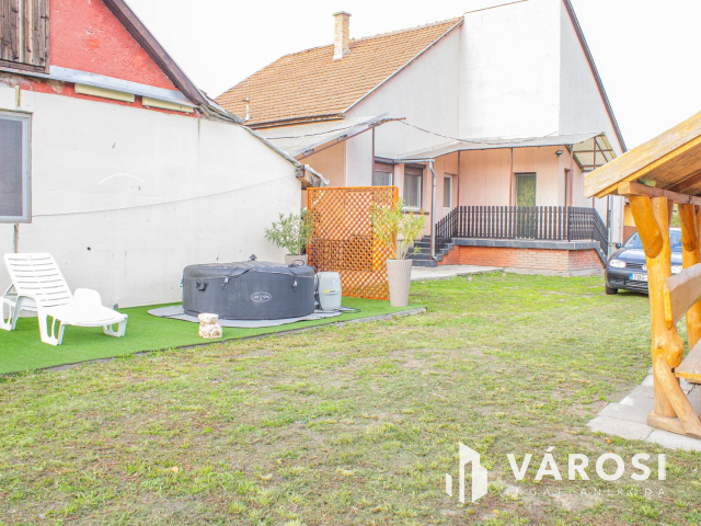 Béketelepi 2 generációs családi ház