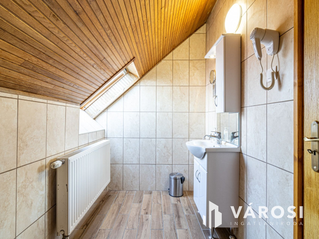 Zalakaroson 7 lakrészes apartmanház étteremmel együtt eladó!