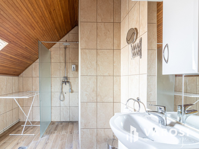 Zalakaroson 7 lakrészes apartmanház étteremmel együtt eladó!