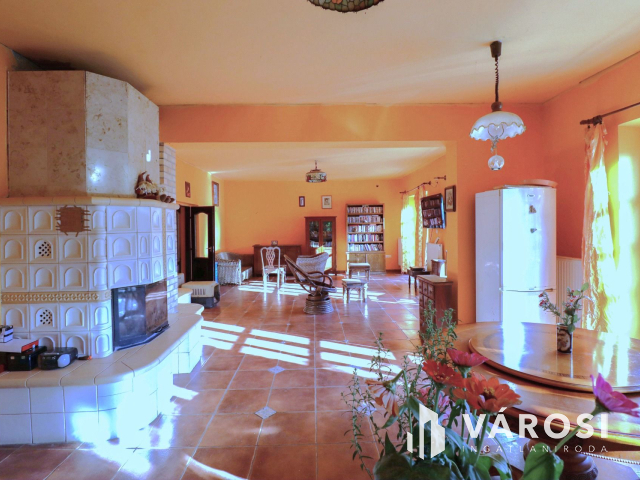 Befektetési lehetőség Vállalkozásra alkalmas 2 szintes ház