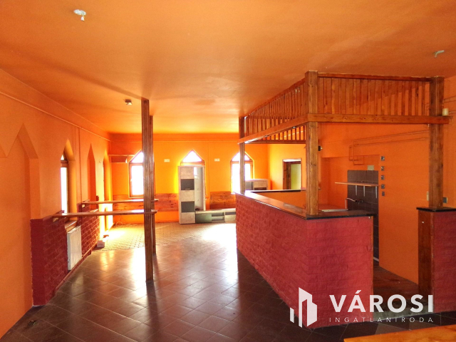 Ipari övezet szomszédságában üzleti lehetőség