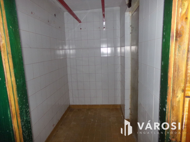 Ipari övezet szomszédságában üzleti lehetőség