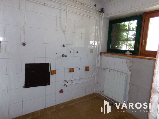 Ipari övezet szomszédságában üzleti lehetőség