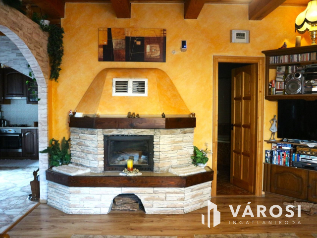 Szombathely beépített kandalló,pincés, bútorozott Alkotás u.