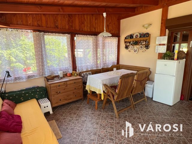 Vízparti nyaraló eladó, magán és bérleti célra!