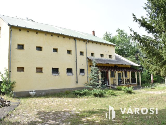 Eladó raktárépület!