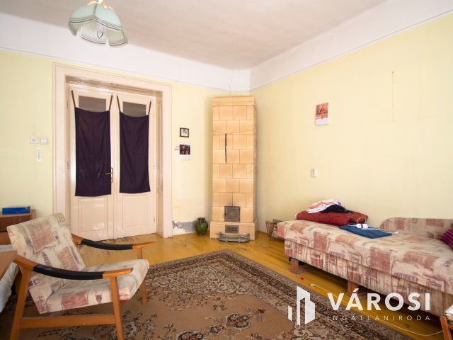 Kétgenerációs, nagypolgári családi ház eladó!