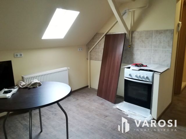 Családi ház + 3 apartman egyben kedvelt környéken!