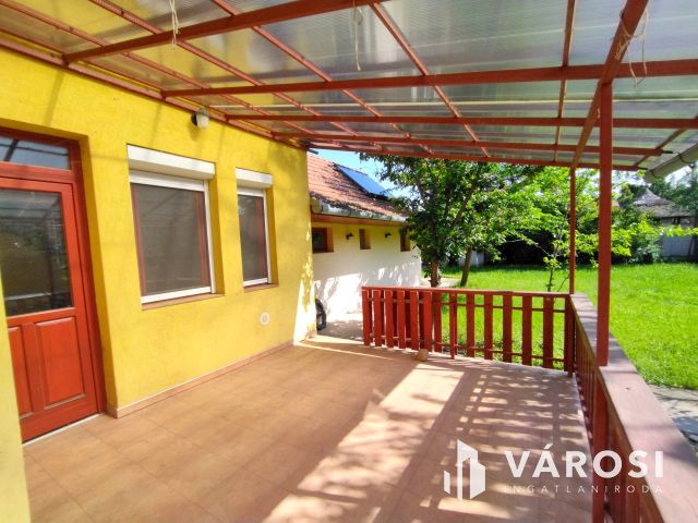 Családi ház + 3 apartman egyben kedvelt környéken!