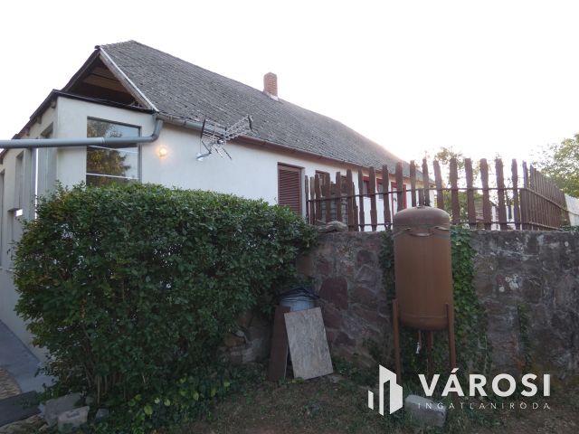 Ecséri templomrom (Révfülöp) közelében nyaraló eladó