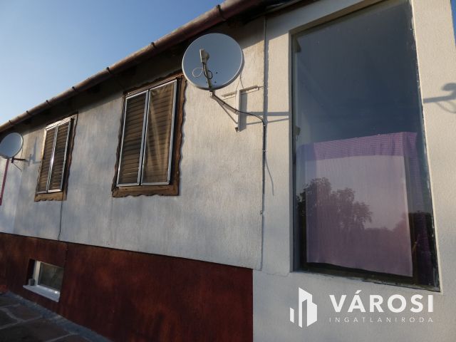 Ecséri templomrom (Révfülöp) közelében nyaraló eladó