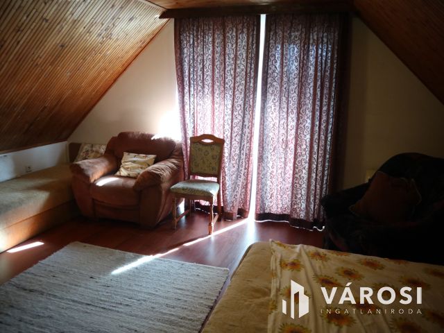 Szatymazi családi ház erdővel!