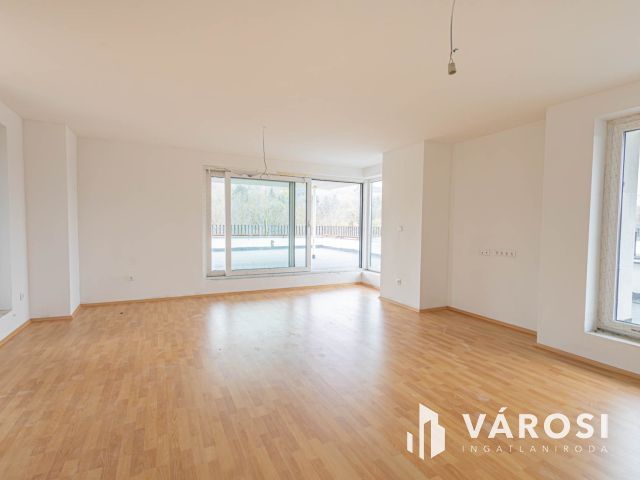 PENTHOUSE BUDAI PANORÁMÁVAL A PÉTERHEGYI LAKÓPARKBAN! C-T-1