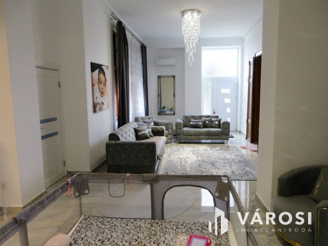 Makói belvárosi igényesen felújított polgári ház!!!