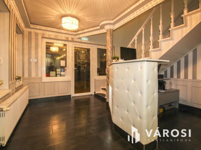 Háromszintes hotel, üzemeltetővel együtt eladó!