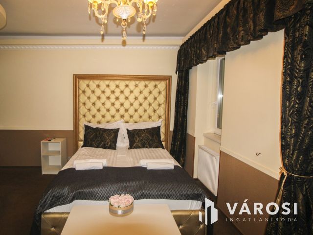 Háromszintes hotel, üzemeltetővel együtt eladó!