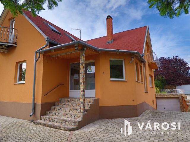 Igényes, pihenésre, összejövetelekre alkalmas családi ház!