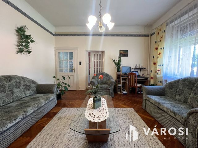 Kétgenerációs, külön bejáratú hangulatos otthon