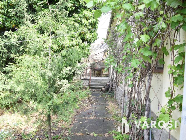 Egyedi stílus, tégla falazat, tágas terek Eleken!