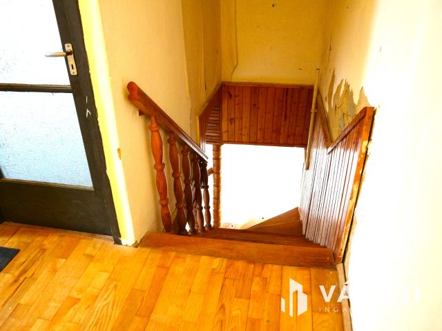 Répcelak 2generációs,(240m2) 7szobás központi,sok lehetőség!