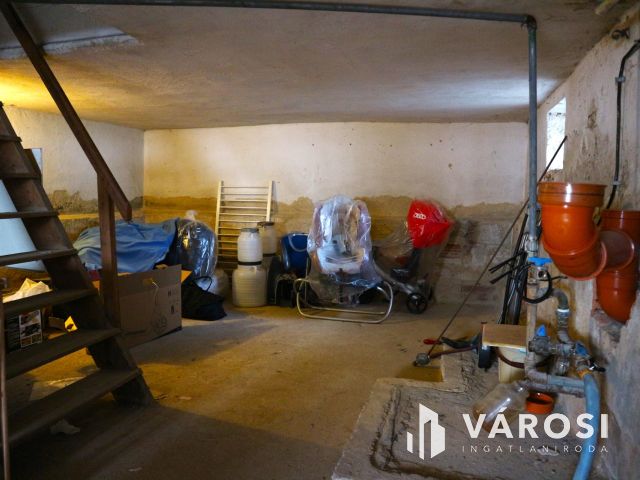Répcelak 2generációs,(240m2) 7szobás központi,sok lehetőség!