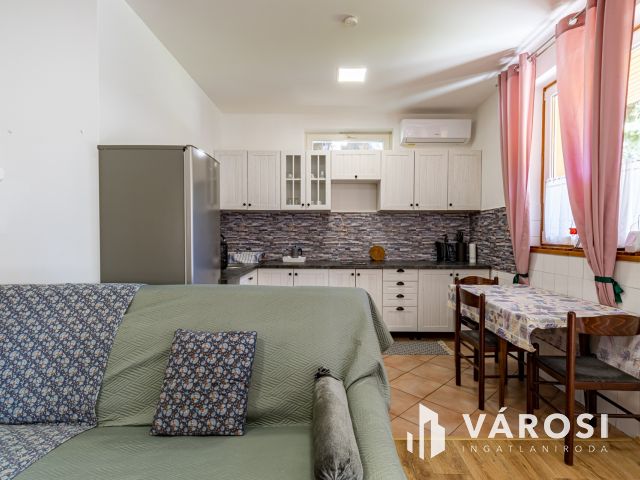 Pilisszentkereszten, három lakásos, családi ház eladó