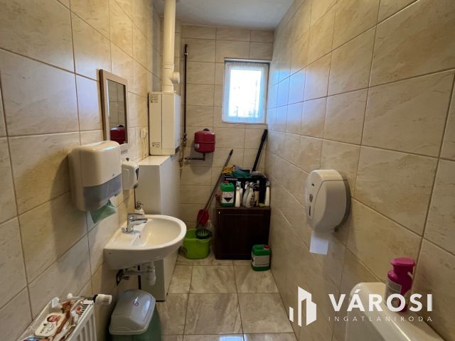 Jó helyen, jó ingatlan, jó vállalkozásnak!!!