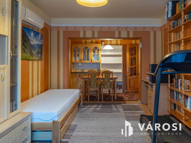 Költözhető magas földszinti lakás Békésen