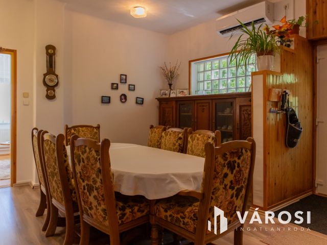 Napelemes családi ház Lánycsók csendes utcájában eladó