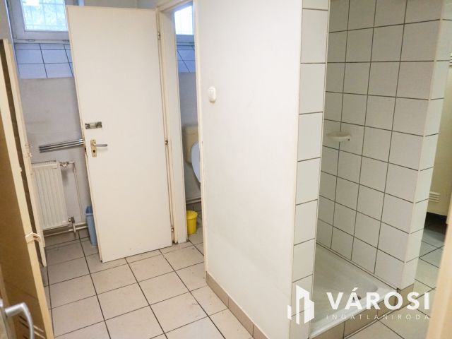 Élelmiszer feldolgozó ár alatt eladó!