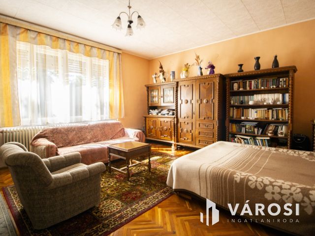 Eladó nagypolgári családi ház Orosháza szívében