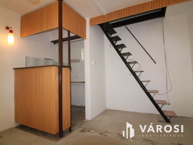 Nyaraló Gyula Szanazugban.