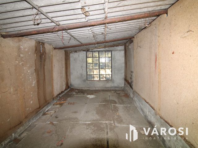 Nyaraló Gyula Szanazugban.