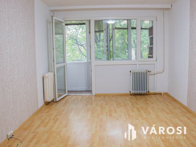 Frekventált helyen 2 szobás panelprogramos