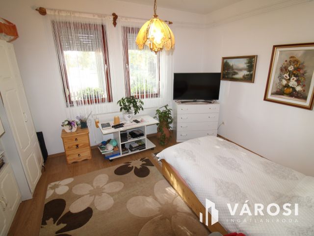 Kétszintes ház Gyulaváriban garázzsal.