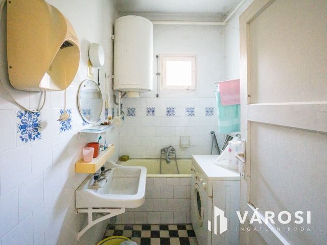 Pannonhalmi Főapátság közelében családi ház nagy telekkel!