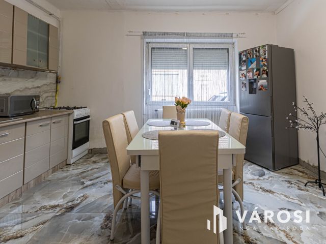 Tip-top kis ház békésen