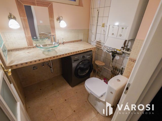 Újszerű családi ház Érden!