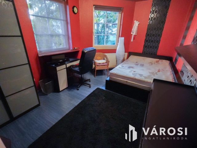 Újszerű családi ház Érden!