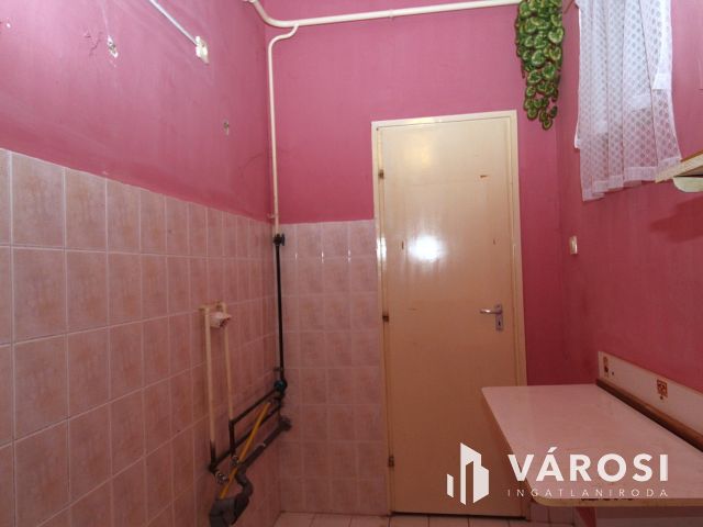 Kis lakás kis kerttel