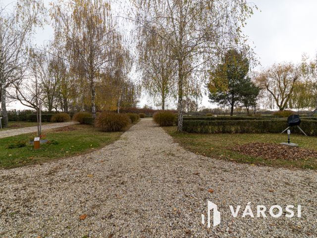 Nagyatádon 144 parcellás működő camping a fürdő mellett!