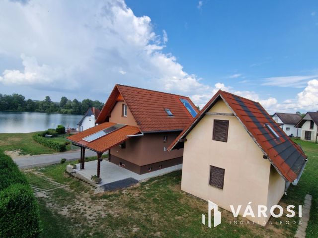 Gyékényesen közel a vízhez kis Házikó