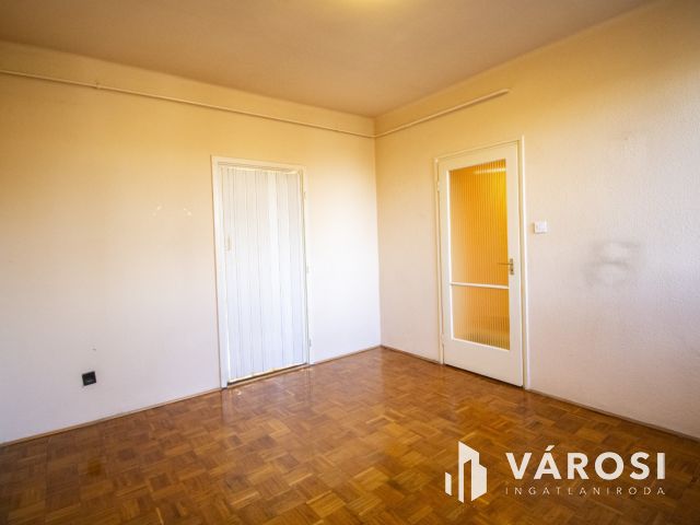 Klasszikus költözhető tégla lakás Orosházán