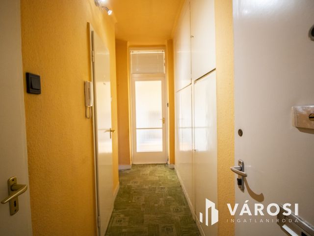 Klasszikus költözhető tégla lakás Orosházán