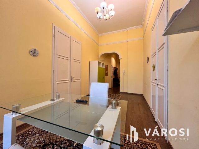 Erkélyes, galériázható lakás  a belvárosban - ne hagyja ki!