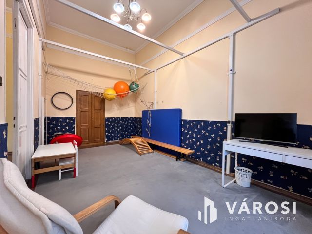 Erkélyes, galériázható lakás  a belvárosban - ne hagyja ki!