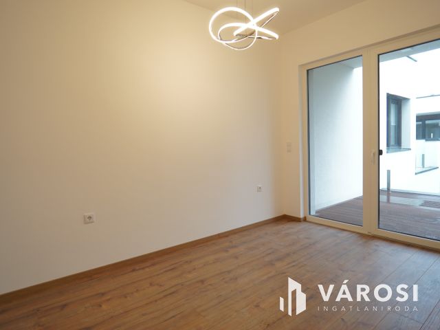 Fonyódon, 150m-re a víztől, új lakás, Wellness használattal!