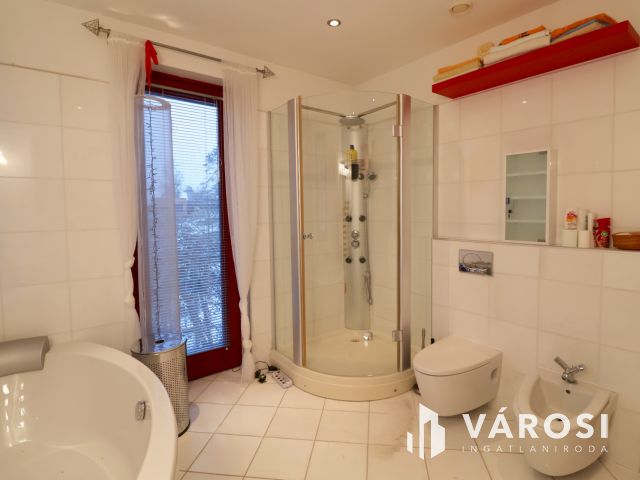 Kiadó természetközeli családi ház