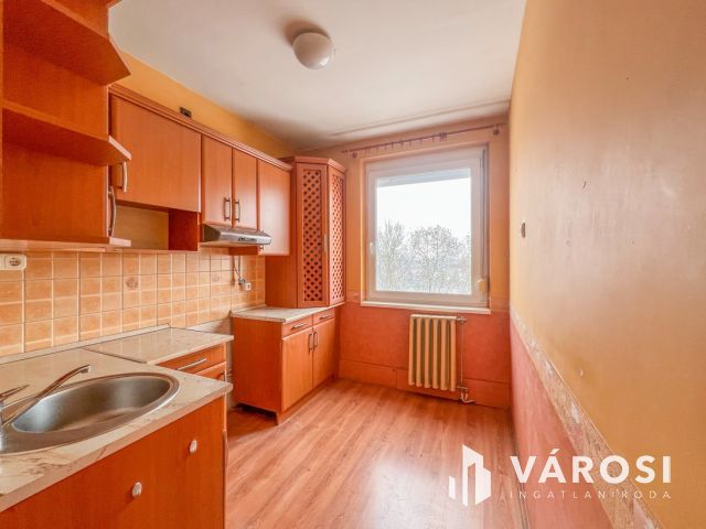 Eladó 2,5 szobás, erkélyes, hőszigetelt panel lakás